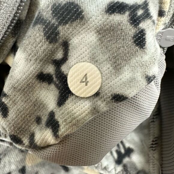 Lululemon Nice Asana Jacket size 4 Gray - Picture 8 of 10